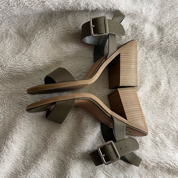 Soda block heel green vegan leather sandals - Picture 3 of 8